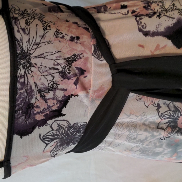 V Neck Floral Strap Date Night Tank - Picture 8 of 10